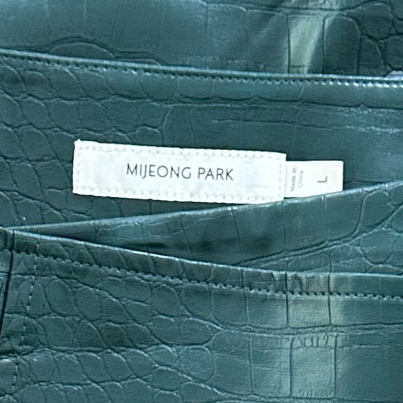 Mijeong Park - Deep Green Crocodile Embossed Faux Leather Skirt - Size L - Picture 2 of 16